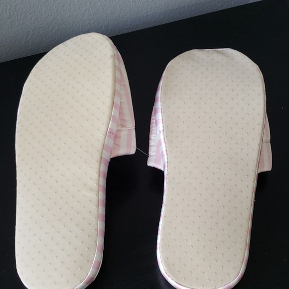 Victoria's Secret Slippers NWOT - Picture 3 of 6